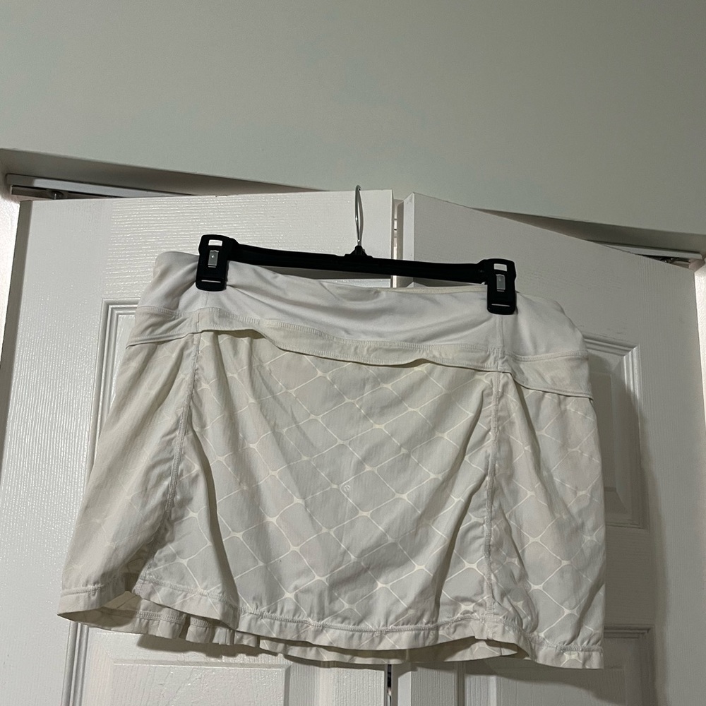 Lululemon white patterned skort size 8